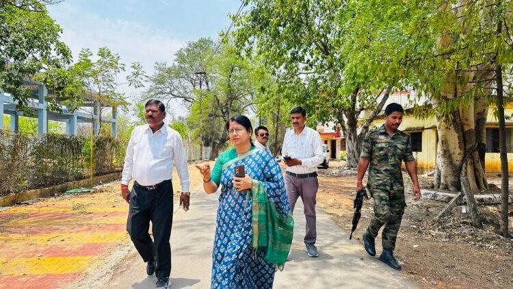 विकास कार्यों में लापरवाही बर्दाश्त नहीं, महापौर ने खराब पेवर ब्लॉक उखाड़ने के दिए निर्देश