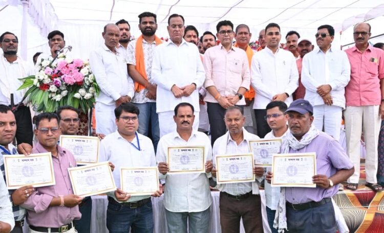 छेरकापुर में मंत्री टंकराम वर्मा ने दी 55 लाख रुपए से अधिक के विकास कार्यों की सौगात,कहा-विकास कार्यों में नही होगी कोई कमी