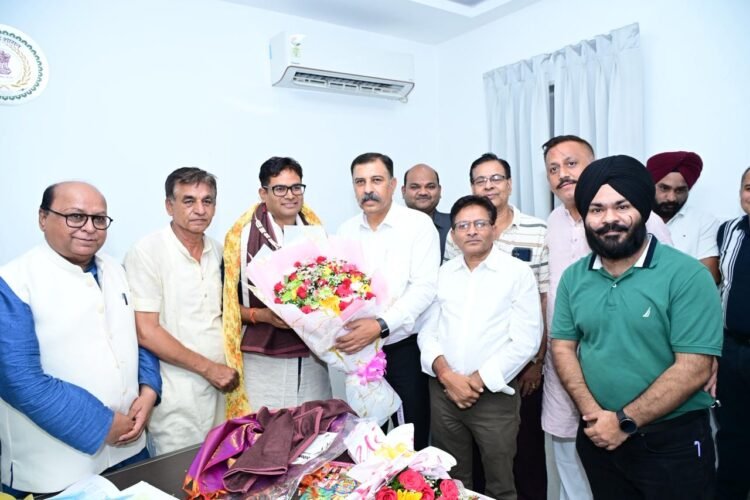 व्यापार एवं उद्योग जगत के प्रतिनिधियों ने CAIT छत्तीसगढ़ के साथ वित्त मंत्री ओपी चौधरी को जन्मदिन की शुभकामनाएँ दी
