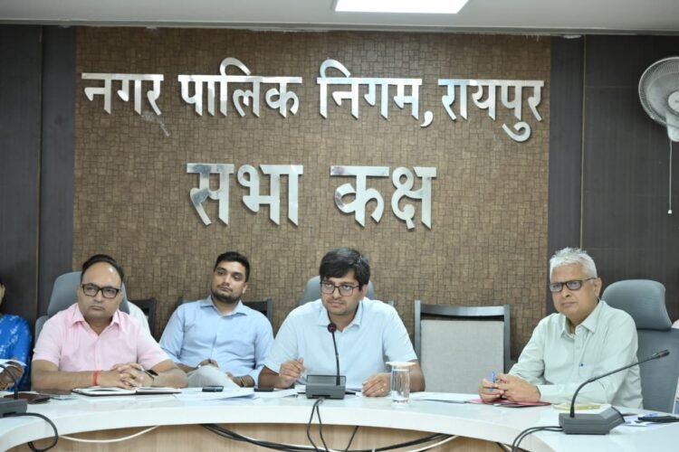 रायपुर निगम आयुक्त सख्त: बड़े बकायादारों पर कार्रवाई, रोज 1 करोड़ राजस्व वसूली का लक्ष्य