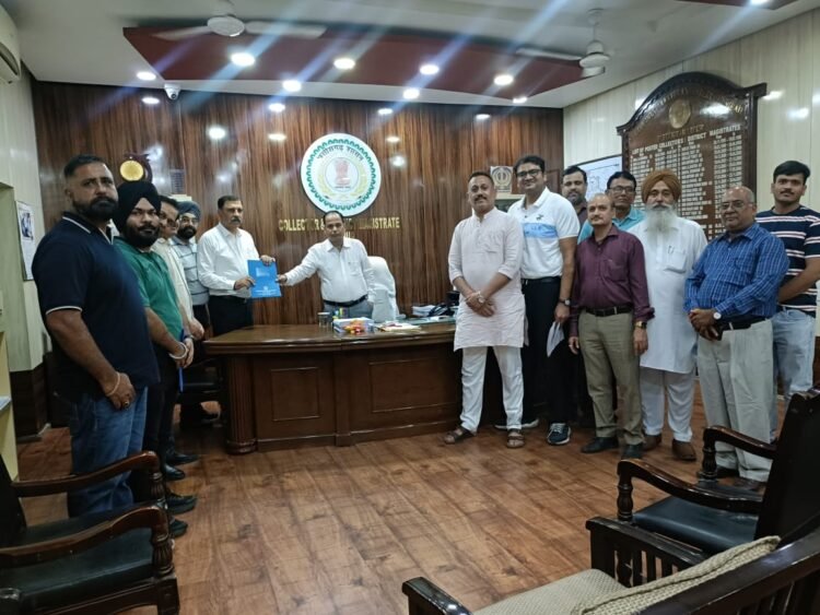 CAIT छत्तीसगढ़ ने व्यापारिक संगठनों के प्रतिनिधियों के साथ पेट्रोल-डीजल आपूर्ति को लेकर कलेक्टर को सौंपा ज्ञापन
