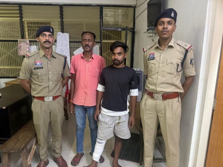 दहेजवार जंगल में जुए के फड़ पर पुलिस का छापा, दो गिरफ्तार