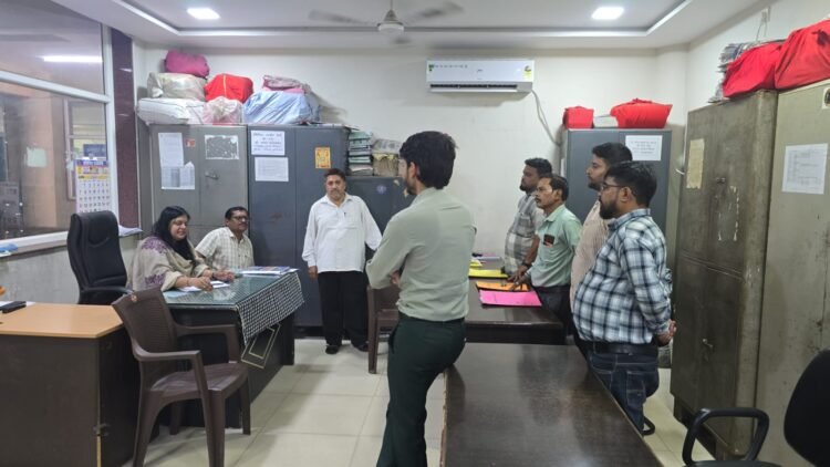 घड़ी चौक व्यावसायिक परिसर का औचक निरीक्षण, 3 दिन में दस्तावेज पेश करने के निर्देश