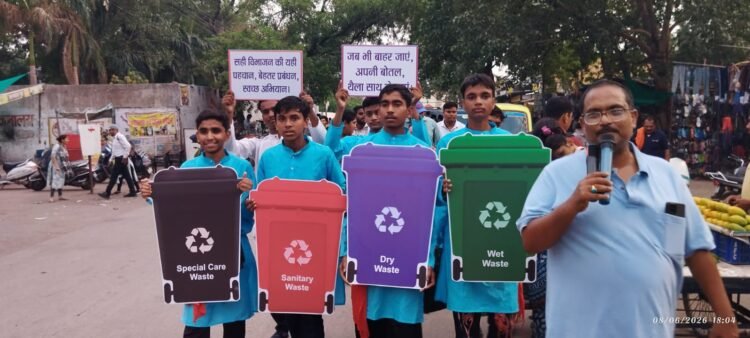 बिलासपुर में ठोस अपशिष्ट प्रबंधन पर जागरूकता अभियान, चार रंगों के डस्टबिन की दी जानकारी