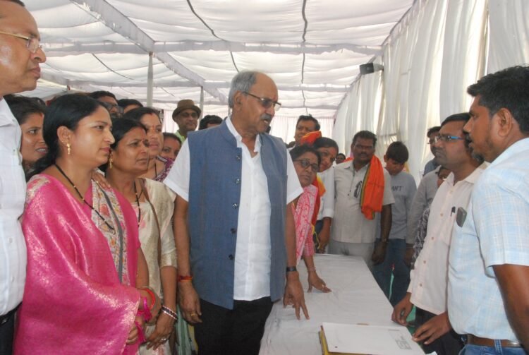 बीरगांव में सांसद बृजमोहन अग्रवाल ने सुनी जनसमस्याएं, अधिकारियों को दिए त्वरित निराकरण के सख्त निर्देश