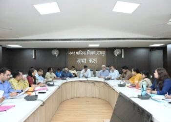 टीएल बैठक में निगम आयुक्त सख्त, बड़े बकायादारों और अवैध कनेक्शनों पर कार्रवाई के निर्देश