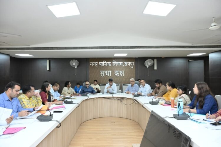 टीएल बैठक में निगम आयुक्त सख्त, बड़े बकायादारों और अवैध कनेक्शनों पर कार्रवाई के निर्देश