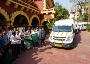 रायपुर की यातायात व्यवस्था में नया अध्याय: माइक्रो बस पायलट प्रोजेक्ट का शुभारंभ, सांसद बृजमोहन ने दिखाई हरी झंडी