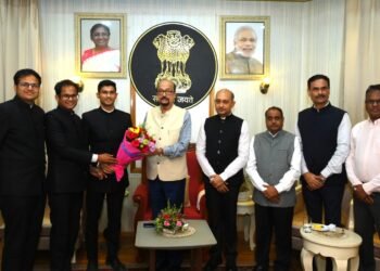 राज्यपाल से परिवीक्षाधीन आईएएस अधिकारियों ने की सौजन्य भेंट