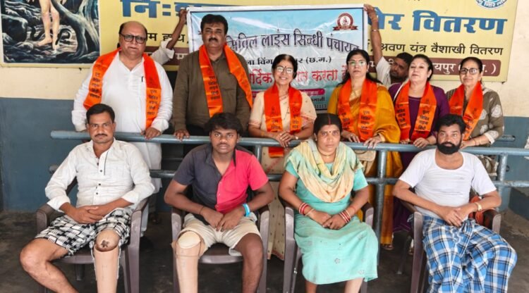 पुरषोत्तम मास में पूज्य सिंधी पंचायत द्वारा 4 दिव्यांगों को जयपुर पैर वितरण