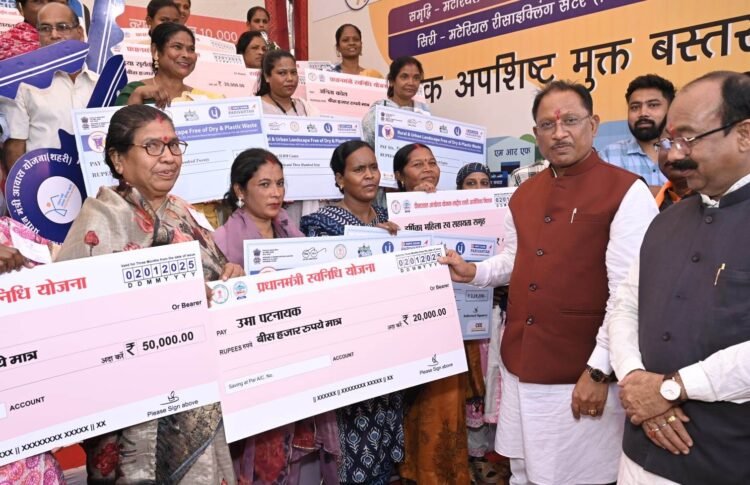 स्ट्रीट वेंडर्स के सपनों को मिली नई उड़ान, छत्तीसगढ़ में 1.12 लाख से अधिक वेंडर्स को मिला आर्थिक संबल