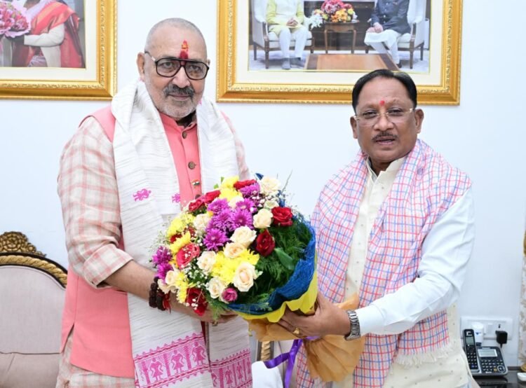 मुख्यमंत्री विष्णु देव साय से केंद्रीय मंत्री गिरिराज सिंह की सौजन्य मुलाकात, विकास पर हुई चर्चा