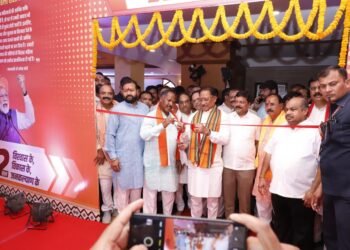 मुख्यमंत्री साय ने प्रधानमंत्री मोदी के कार्यकाल की उपलब्धियों पर आधारित प्रदर्शनी का अवलोकन किया