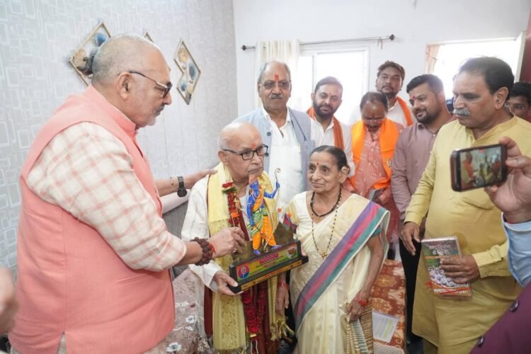 स्वच्छता अभियान जनभागीदारी से राष्ट्र निर्माण का सशक्त माध्यम है – गिरिराज सिंह