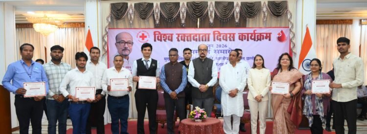 विश्व रक्तदाता दिवस पर राज्यपाल ने रक्तदाताओं का किया सम्मान,कहा-रक्तदान सबसे बड़ा दान, इससे बड़ी कोई सेवा नहीं