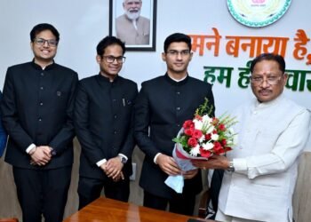 मुख्यमंत्री विष्णु देव साय से प्रशिक्षु आईएएस अधिकारियों ने की मुलाकात,कहा-जनसेवा ही प्रशासनिक सेवा का सर्वोच्च उद्देश्य