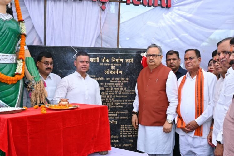 भाटापारा में गौरव का दिन: विधानसभा अध्यक्ष डॉ. रमन सिंह ने किया छत्तीसगढ़ महतारी और शहीद खोण्डे की प्रतिमा का अनावरण