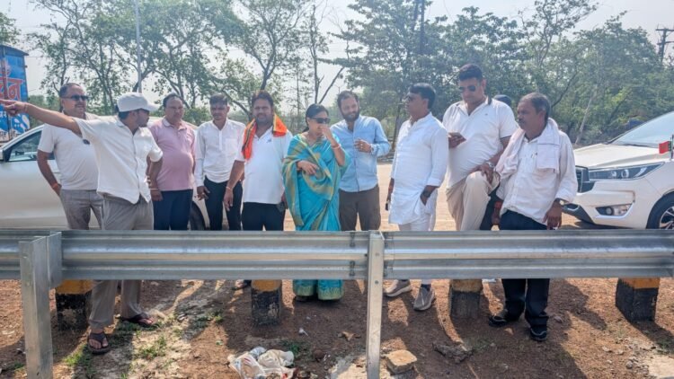बारिश पूर्व नालों की सफाई का निरीक्षण, स्वास्थ्य विभाग अध्यक्ष गायत्री चंद्राकर ने दिए दोबारा सफाई के निर्देश