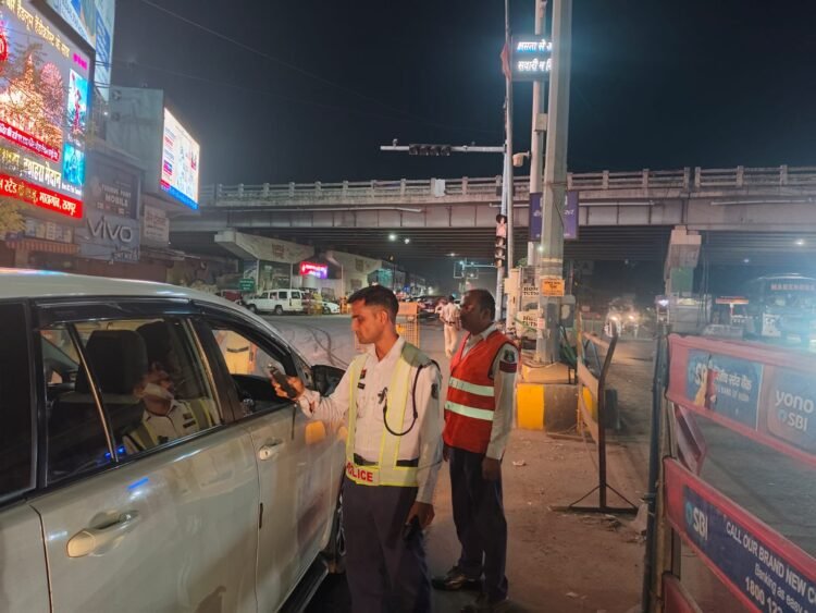 रायपुर में नशे में वाहन चलाने वालों पर पुलिस का शिकंजा, एक रात में 50 चालक पकड़े गए