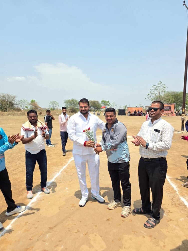 क्रिकेट के खेल का भव्य समापन समारोह संपन्न हुआ समारोह में पहुंचे नेता प्रतिपक्ष आकाश तिवारी