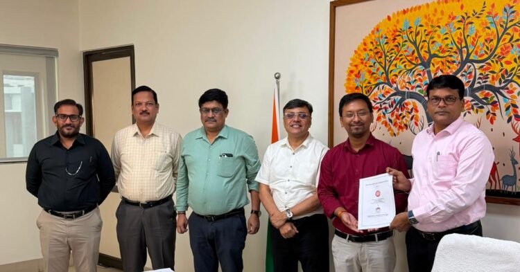 यात्री सुविधाओं के उन्नयन हेतु दक्षिण पूर्व मध्य रेलवे एवं आईआईएम रायपुर के मध्य विचार-विमर्श
