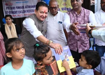 बसना के स्वामी आत्मानंद और कन्या शाला में शाला प्रवेशोत्सव धूमधाम से संपन्न, मुख्य अतिथि के रूप में शामिल हुए विधायक डॉ. संपत अग्रवाल