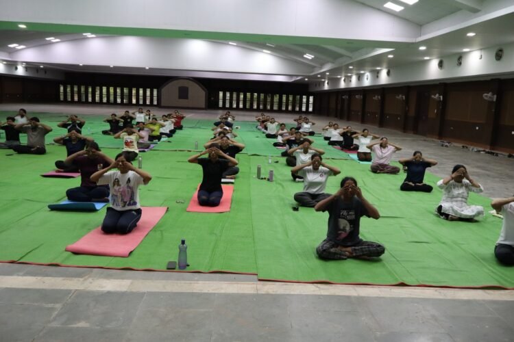 कृषि महाविद्यालय, रायपुर में अंतर्राष्ट्रीय योग दिवस 2026 के उपलक्ष्य में तीन दिवसीय योग कार्यशाला का शुभारंभ