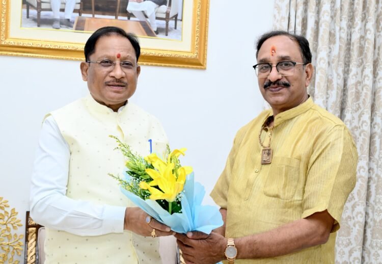 मुख्यमंत्री से छत्तीसगढ़ योग आयोग के नवनियुक्त अध्यक्ष संजय अग्रवाल ने की सौजन्य मुलाकात
