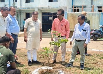 रावणभाठा फिल्टर प्लांट में विधायक सुनील सोनी ने किया पौधरोपण, पर्यावरण संरक्षण का दिया संदेश