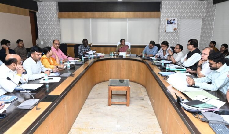 नगरीय प्रशासन विभाग की सचिव ने नोडल अधिकारियों की ली बैठक,कहा -निर्माण और जन सुविधाएं विकसित करने के कार्यों को गति देने सक्रियता से करें मॉनिटरिंग