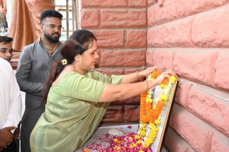 डॉ. श्यामा प्रसाद मुखर्जी की पुण्यतिथि पर रायपुर में श्रद्धांजलि, जनप्रतिनिधियों ने प्रतिमा पर अर्पित किए पुष्प