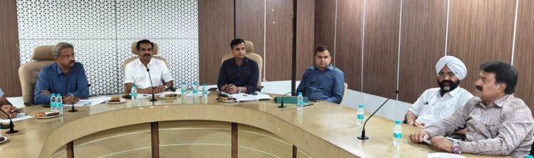परिवहन सचिव ने ली बस संचालको एवं अधिकृत वेंडरों की बैठक, छत्तीसगढ़ में अब बिना लोकेशन ट्रैकिंग सिस्टम वाली यात्री बसों पर होगी कार्रवाई