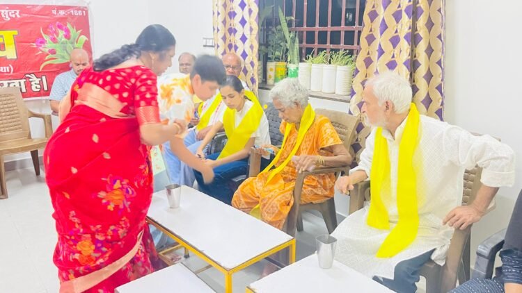 वक्ता मंच मनोहर जीवन कल्याण वृद्धाश्रम पहुंचा