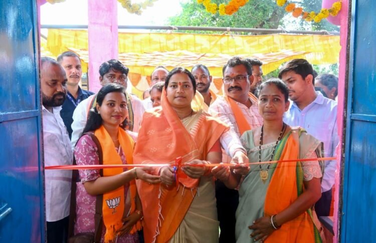 नवविकास की राह पर अग्रसर बस्तर :जगरगुण्डा पहुंचने वाली पहली महिला मंत्री बनी लक्ष्मी राजवाड़े