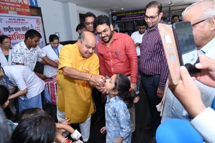 राष्ट्रीय पल्स पोलियो अभियान का शुभारंभ, विधायक पुरन्दर मिश्रा ने नन्हे बच्चों को पिलाई पोलियो की दो बूंद
