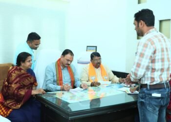 ‘सहयोग केंद्र’ में मंत्री श्यामबिहारी जायसवाल ने कार्यकर्ताओं से किया संवाद