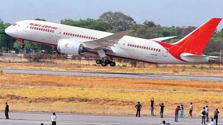 रायपुर एयरपोर्ट पर बड़ा हादसा टला, एयर इंडिया विमान से टकराई चिड़िया