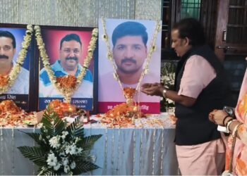 पीड़ित परिवार से मिले विक्रमादित्य सिंह जूदेव, नौगई हत्याकांड में CBI जांच की मांग
