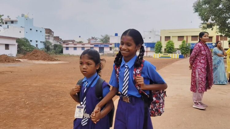धमतरी में नए शिक्षा सत्र की तैयारी तेज, 123 संकुल केंद्रों तक पहुंचीं पाठ्यपुस्तकें