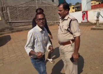 नशे में अस्पताल पहुंचे डॉक्टर, मरीज के परिजनों से हाथापाई की कोशिश