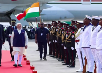सेशेल्स पहुंचे प्रधानमंत्री मोदी, राष्ट्रपति हर्मिनी ने एयरपोर्ट पर किया गर्मजोशी से स्वागत