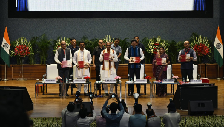 राष्ट्रीय ग्रामीण विकास सम्मेलन 2026 संपन्न, ‘सरस शक्ति’ कलेक्शन और कॉफी टेबल बुक लॉन्च