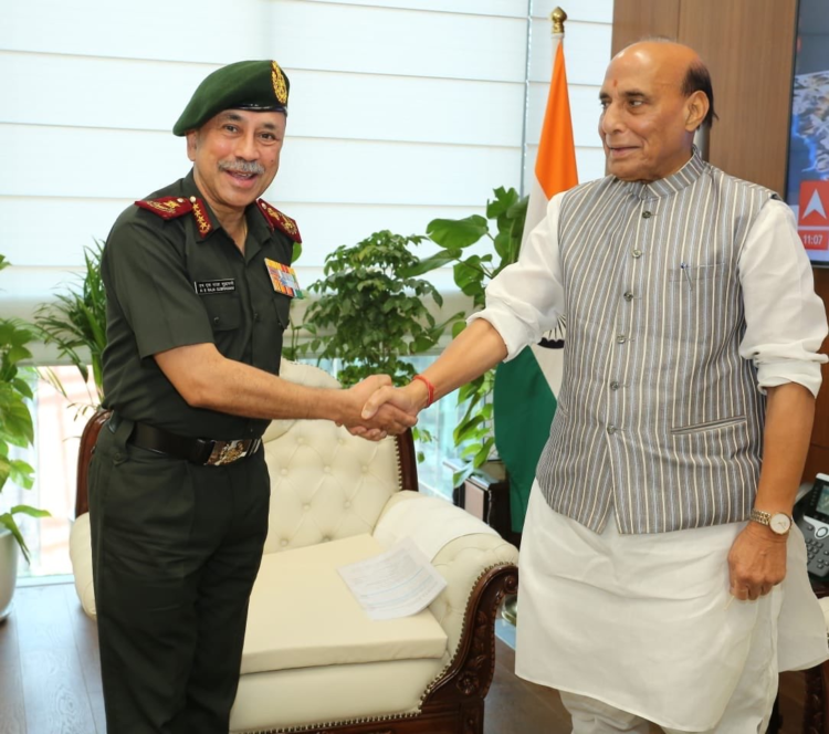 रक्षा मंत्री से मिले नए CDS और नौसेना प्रमुख, सैन्य नेतृत्व के नए दौर की शुरुआत