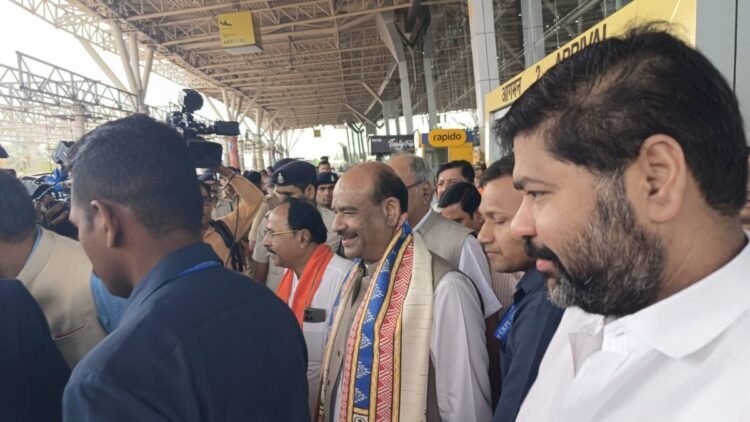 एकदिवसीय छत्तीसगढ़ दौरे पर रायपुर पहुंचे लोकसभा अध्यक्ष ओम बिरला, कई कार्यक्रमों में होंगे शामिल
