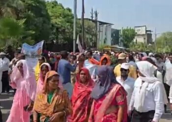 9 सूत्रीय मांगों को लेकर निगम अधिकारी-कर्मचारी हड़ताल पर, अनिश्चितकालीन आंदोलन की चेतावनी