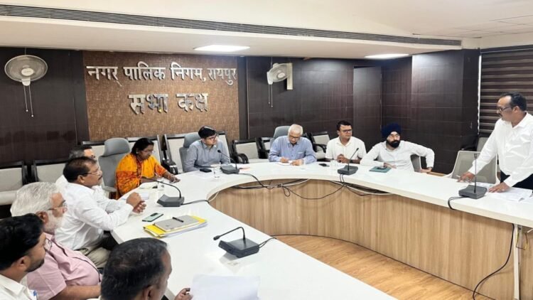 7 सूत्रीय मांगों को लेकर निगम के प्लेसमेंट कर्मचारियों की हड़ताल की चेतावनी, कमिश्नर को सौंपा ज्ञापन