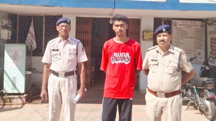 घर के बाहर चल रहा था नशे का धंधा, पुलिस रेड में 16.12 ग्राम टेबलेट जब्त