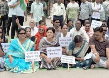55 करोड़ की परिक्रमा पथ परियोजना के विरोध में कांग्रेस का चक्काजाम, डोंगरगढ़ में थमी यातायात व्यवस्था