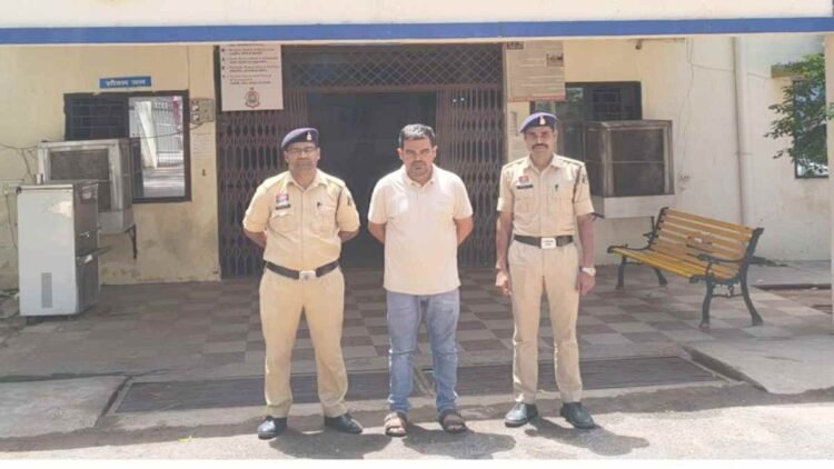 अटल आवास में मकान दिलाने के नाम पर लाखों की ठगी, फर्जी निगम कर्मचारी गिरफ्तार