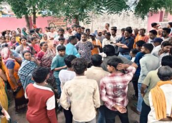 नकटी के बाद अब कोलियारी में अतिक्रमण हटाने पर तनाव, राजस्व टीम और ग्रामीणों में तीखी नोकझोंक